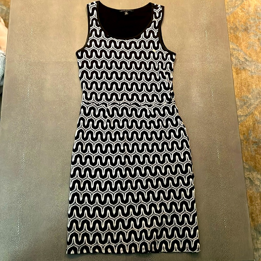 Banana Republic white and black embroidered dress. 4P